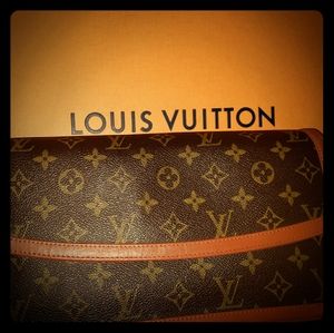 Lois vuitton large clutch
